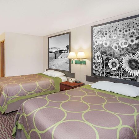 Hotel Super 8 By Wyndham Muscatine Esterno foto