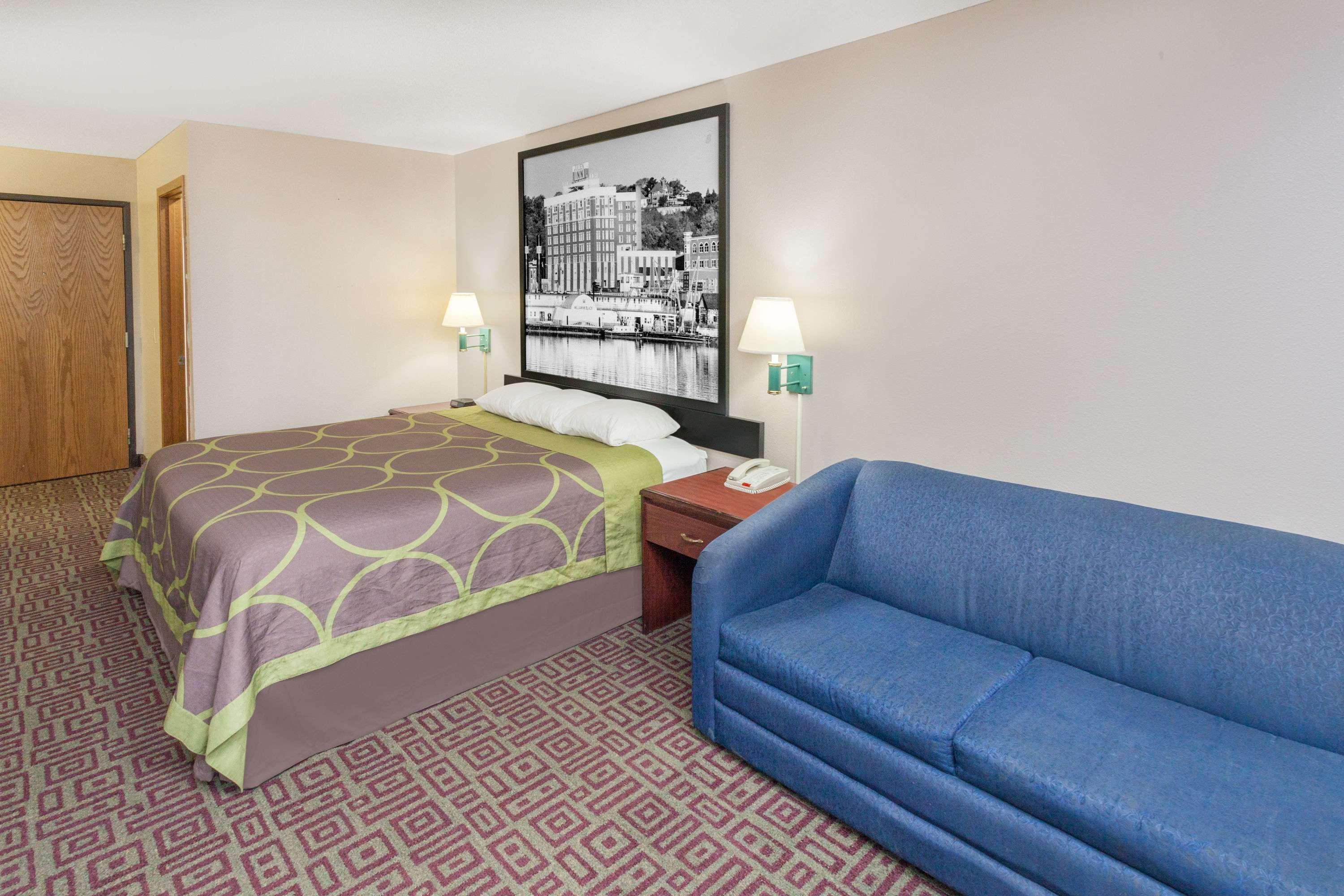 Hotel Super 8 By Wyndham Muscatine Esterno foto