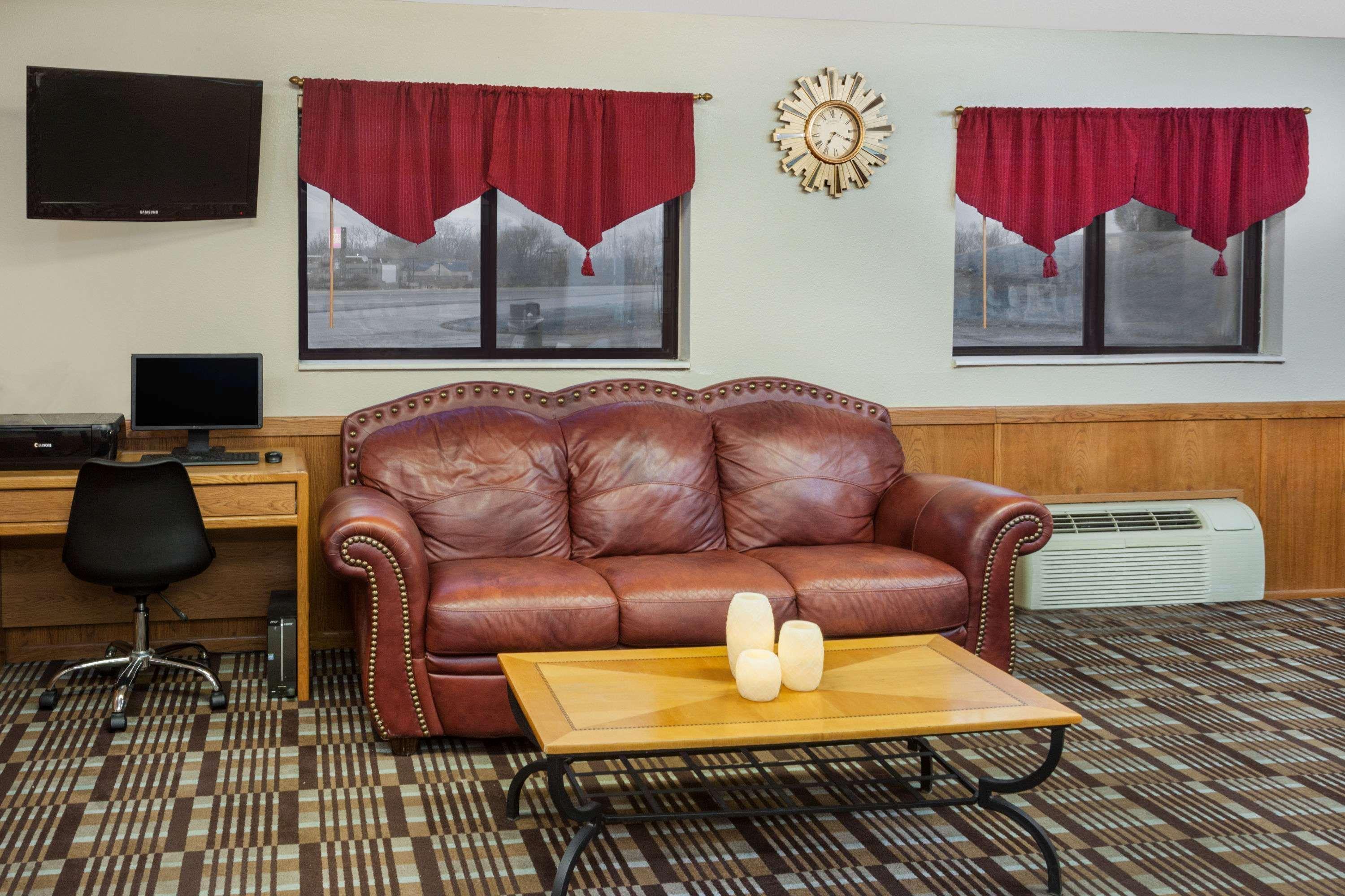Hotel Super 8 By Wyndham Muscatine Esterno foto