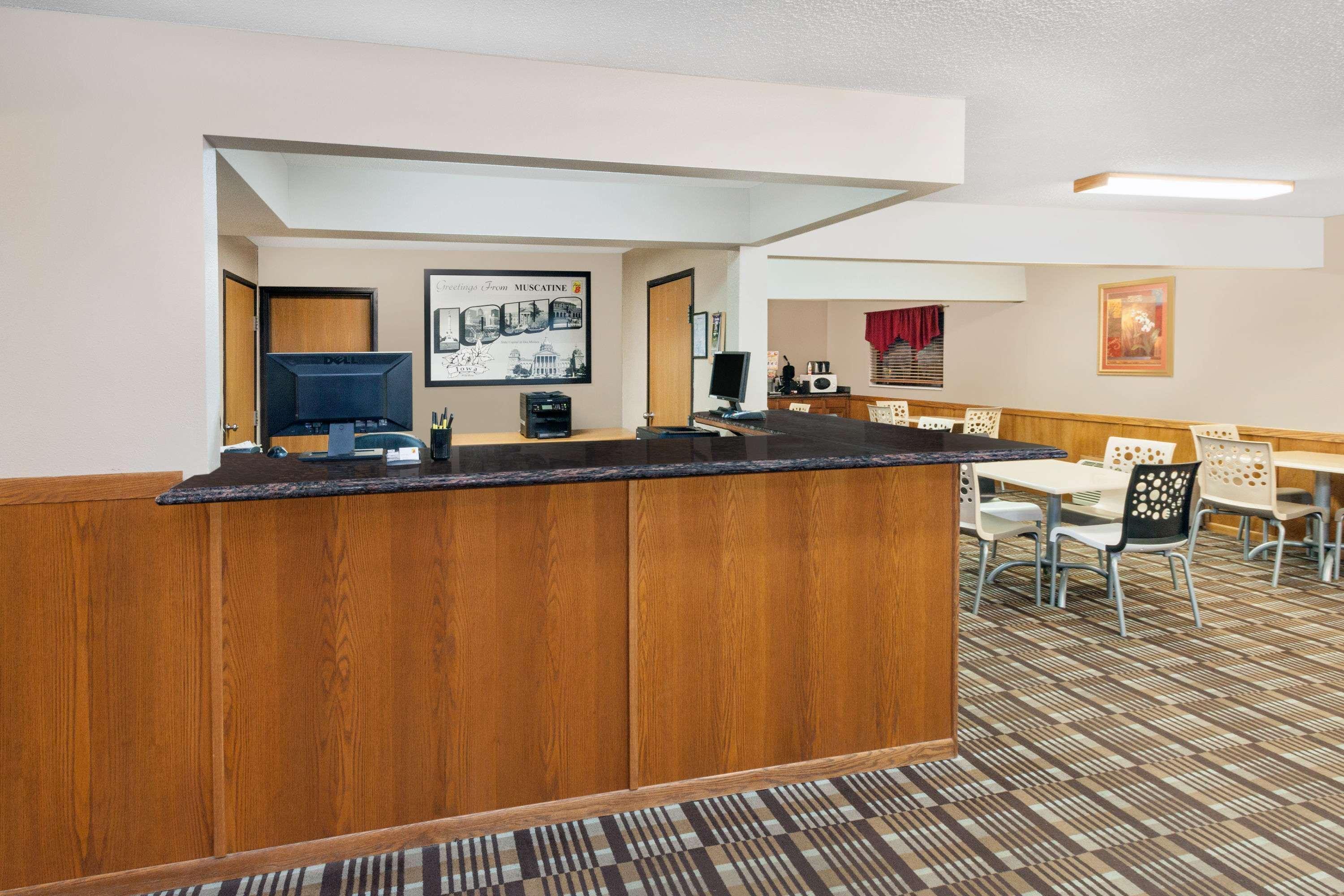 Hotel Super 8 By Wyndham Muscatine Esterno foto