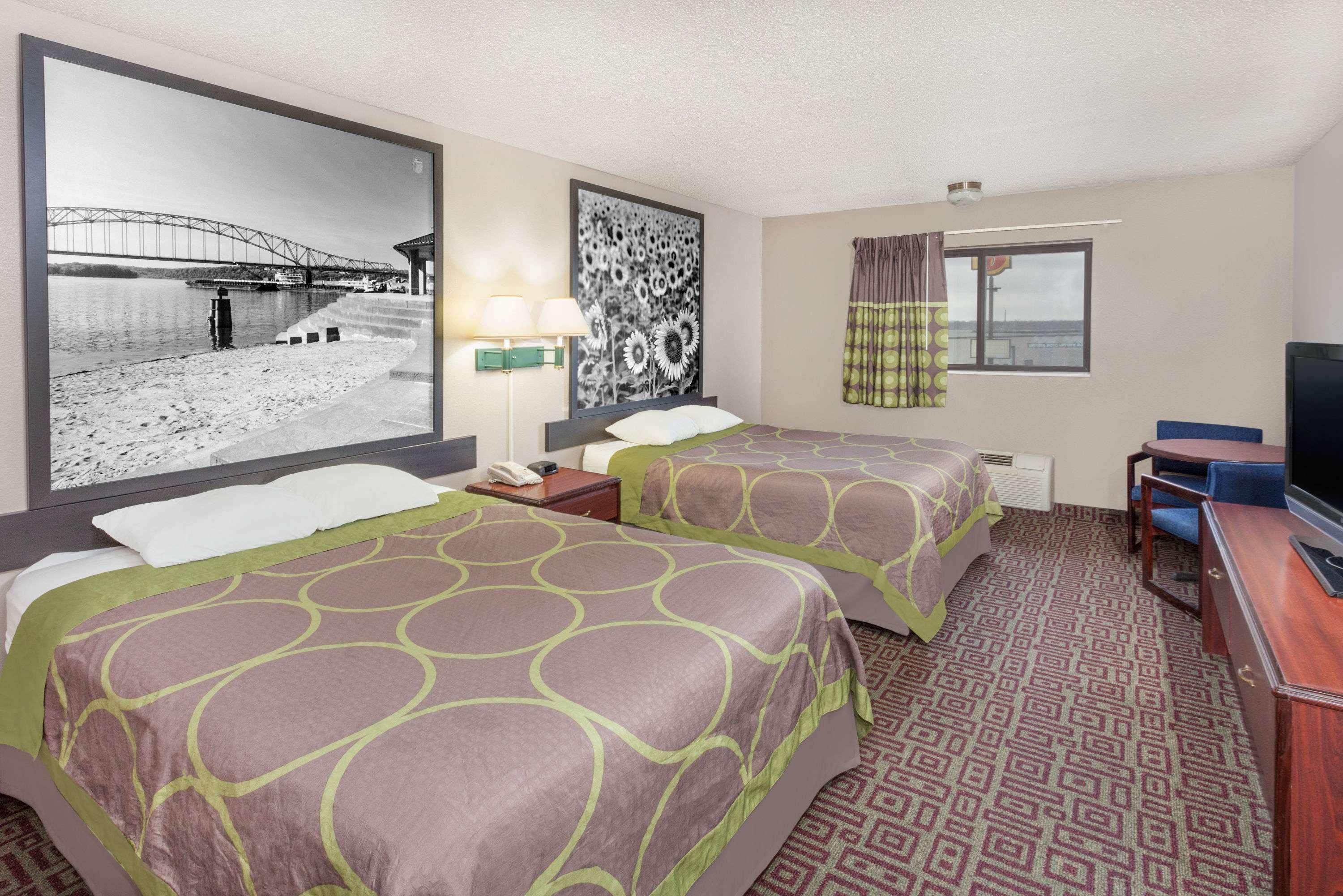 Hotel Super 8 By Wyndham Muscatine Esterno foto