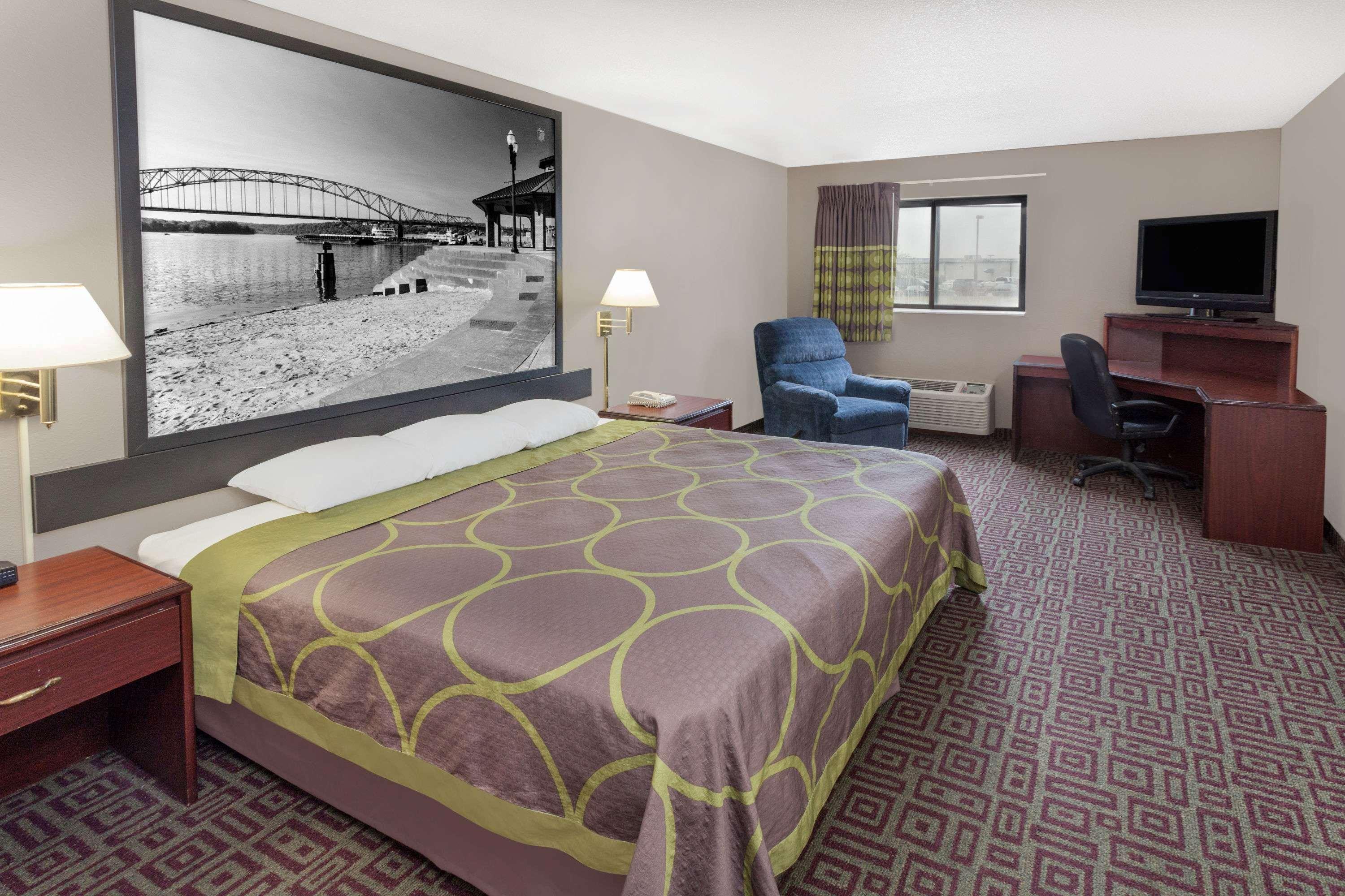Hotel Super 8 By Wyndham Muscatine Esterno foto