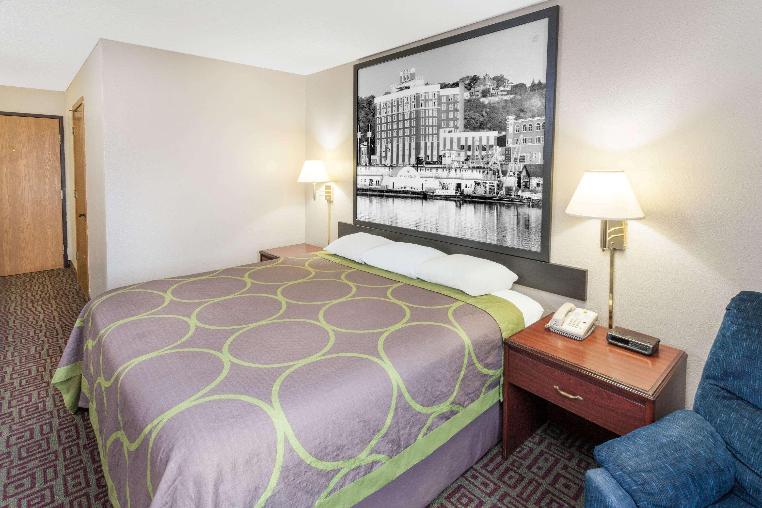 Hotel Super 8 By Wyndham Muscatine Esterno foto