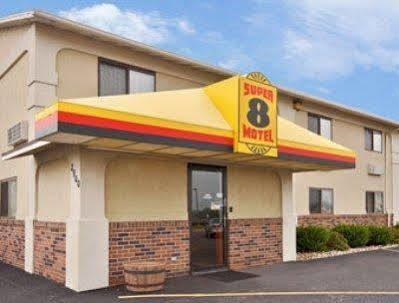Hotel Super 8 By Wyndham Muscatine Esterno foto