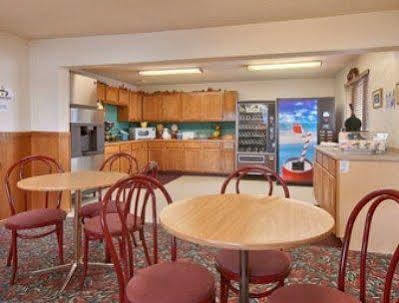 Hotel Super 8 By Wyndham Muscatine Esterno foto