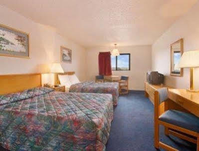 Hotel Super 8 By Wyndham Muscatine Esterno foto