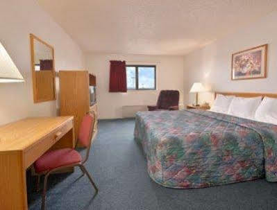 Hotel Super 8 By Wyndham Muscatine Esterno foto